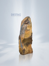 FE-100 Material: Basalt<br />
Ornament 461, plastisch gehauen und getönt, Inschrift gestrahlt und getönt